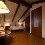 La Casa Di Rebecca Pensión 3*