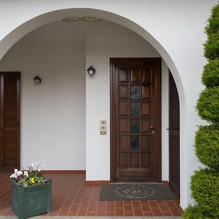 La Casa Di Rebecca Pensión 3*